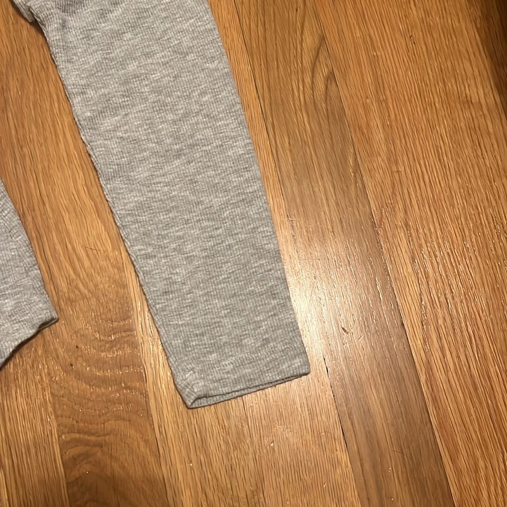Cabi gray Long Sleeve Tee Top Sleeve Vneck size‎ small - Picture 13 of 13